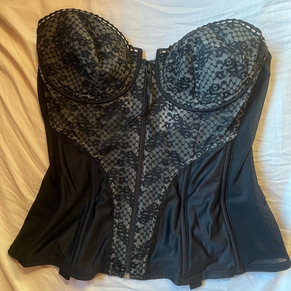 Elegant Vintage 60s Black Lace Corset